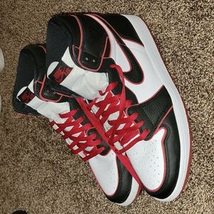Air Jordan 1 Retro High OG "Bloodline"